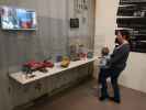 Nils und Sabine in der Dauerausstellung 'Mobilit&auml;t'