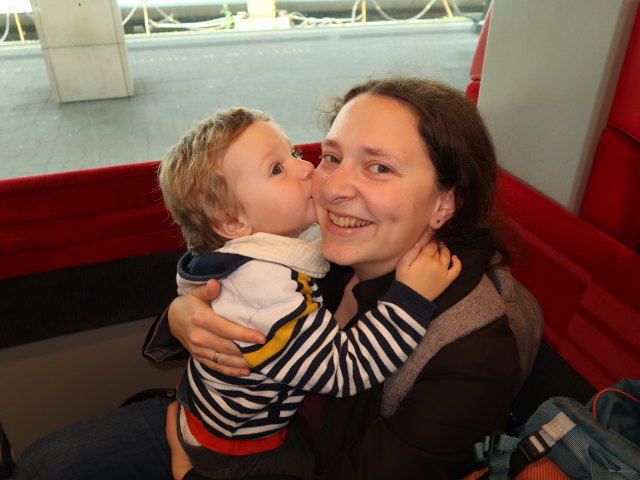 Nils und Sabine am Westbahnhof, 208 m