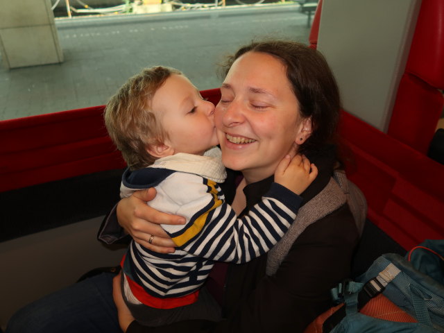 Nils und Sabine am Westbahnhof, 208 m