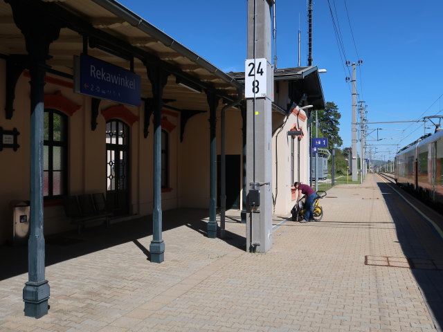 Sabine im Bahnhof Rekawinkel, 368 m