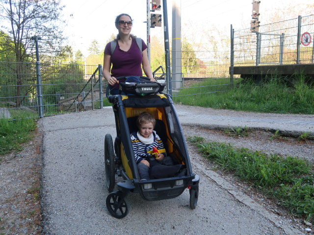 Sabine und Nils beim Bahnhof Pressbaum, 326 m