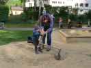 Nils und Sabine am Spielplatz in Pressbaum