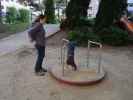 Sabine und Nils am Spielplatz in Pressbaum