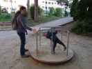Sabine und Nils am Spielplatz in Pressbaum