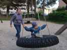 Sabine und Nils am Spielplatz in Pressbaum