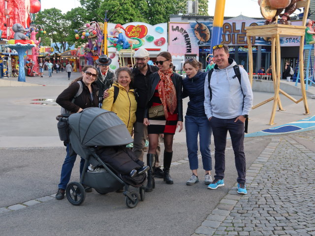 Sabine, Silvana, Markus, Julia, Klara und Peter im Prater