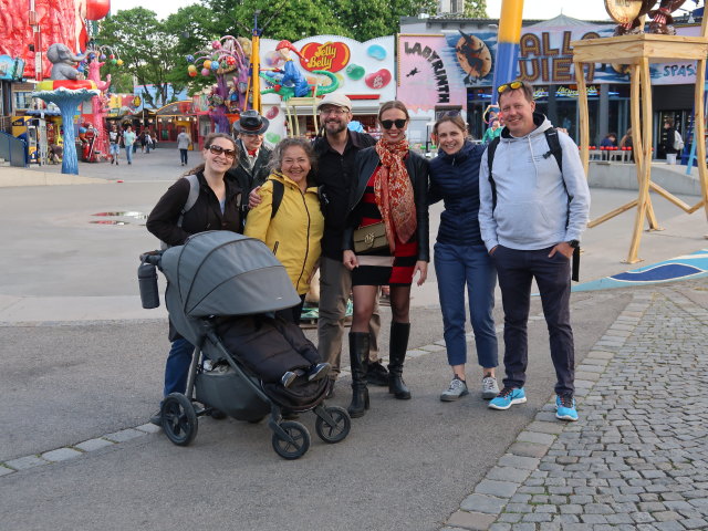 Sabine, Silvana, Markus, Julia, Klara und Peter im Prater