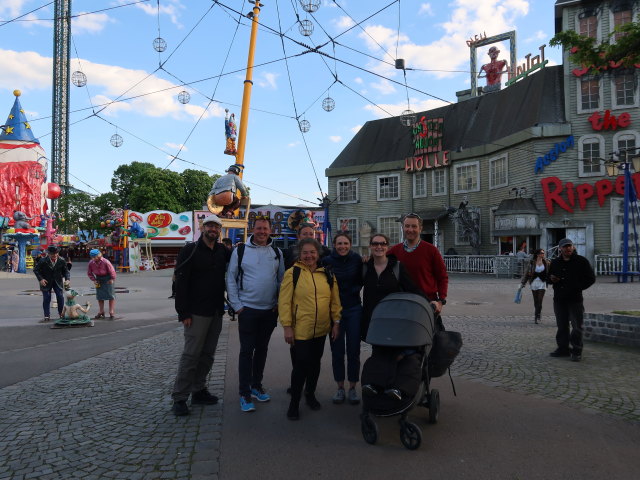 Markus, Peter, Julia, Silvana, Klara, Sabine und ich im Prater