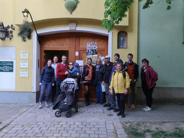 Klara, Peter, ich, Sabine, Nils, Julia, ?, Markus, ?, Silvana, ? und ? beim Buschenschank Lentner