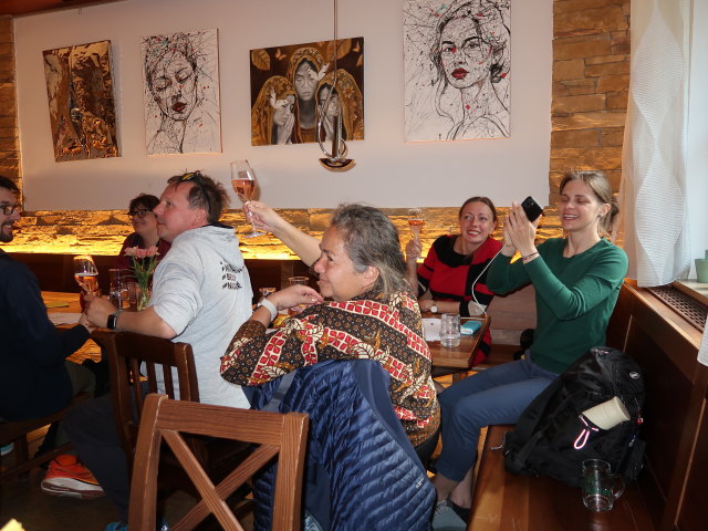 ?, ?, Peter, Silvana, Julia und Klara im Buschenschank Lentner