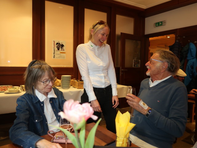 Mama, Janna und Papa im Buschenschank Lentner