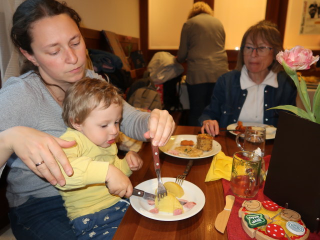 Sabine, Nils und Mama im Buschenschank Lentner