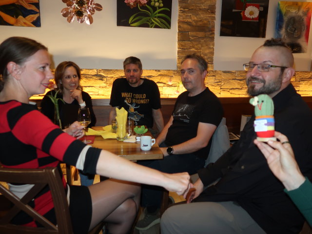 Julia, Michaela, ?, Udo und Markus im Buschenschank Lentner
