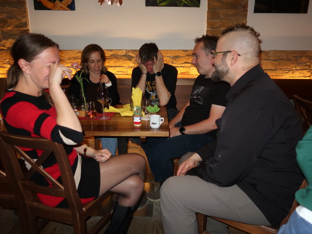 Julia, Michaela, ?, Udo und Markus im Buschenschank Lentner