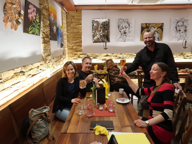 Michaela, Udo, Silvana, Markus und Julia im Buschenschank Lentner