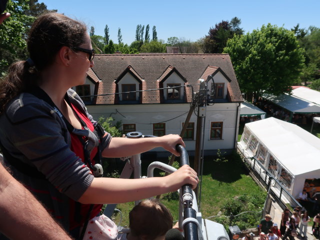 Sabine und Nils bei der Feuerwache S&uuml;&szlig;enbrunn