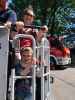 Nils und Sabine bei der Feuerwache S&uuml;&szlig;enbrunn