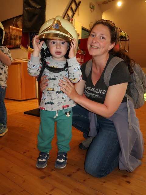 Nils und Sabine im Erlauftaler Feuerwehrmuseum in Purgstall (9. Mai)