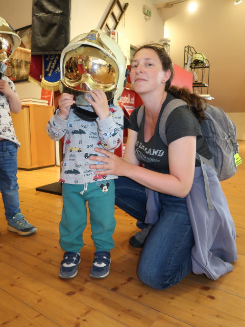 Nils und Sabine im Erlauftaler Feuerwehrmuseum in Purgstall (9. Mai)