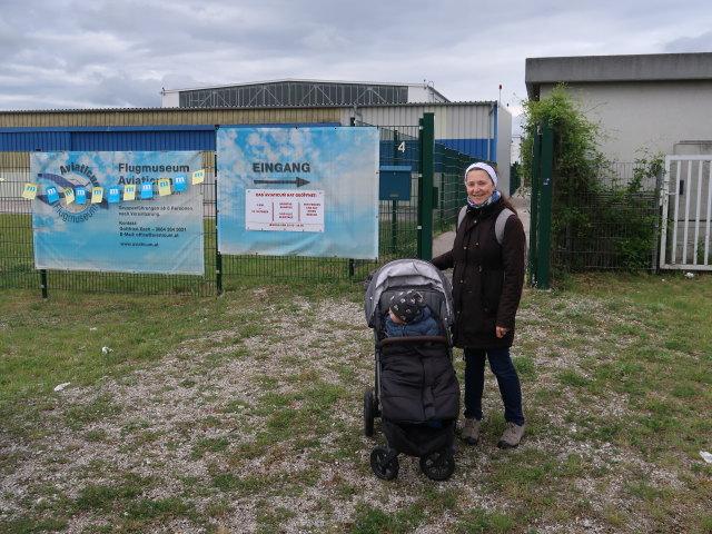 Nils und Sabine beim Flugmuseum Aviaticum