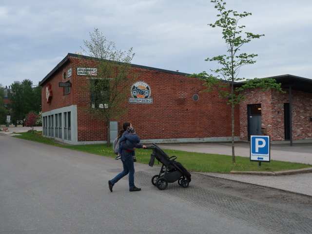 Sabine und Nils beim Suomen Moottoripy&ouml;r&auml;museo in Lahti (21. Mai)