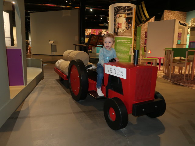 Nils in der Mik&auml;-Mik&auml;-Kaupunki im Kymenlaakson Museo in Kotka (22. Mai)