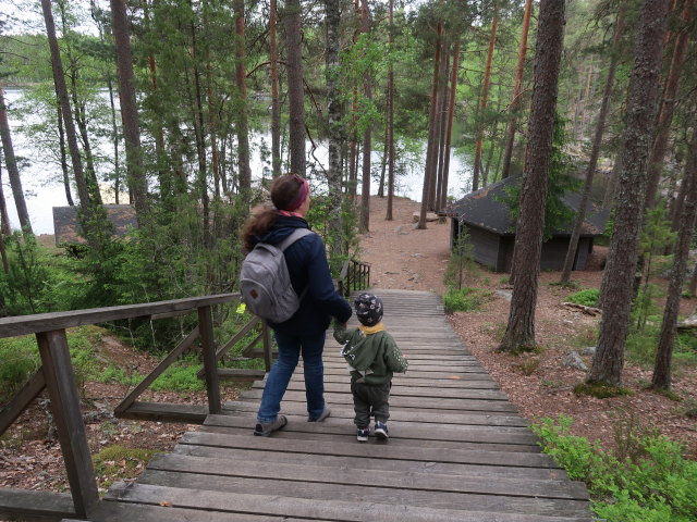 Sabine und Nils in Lapinsalmi im Repoveden Kansallispuisto (24. Mai)