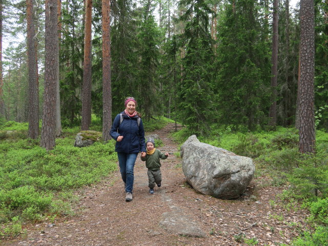 Sabine und Nils am Ketunlenkki im Repoveden Kansallispuisto (24. Mai)