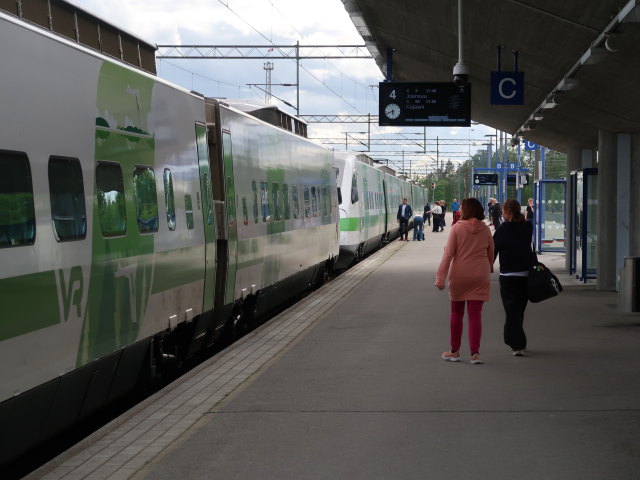HST 9 im Kouvolan Rautatieasema (24. Mai)
