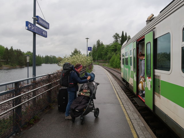 Sabine und Nils im Savonlinnan Rautatieasema (24. Mai)