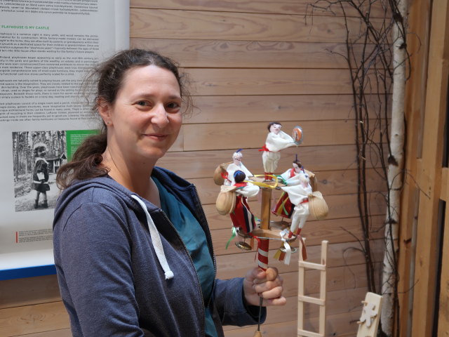 Sabine in der Sonderausstellung 'Leikki&auml;h&auml;n t&auml;m&auml; vaan on' im Suomen Mets&auml;museo Lusto (25. Mai)