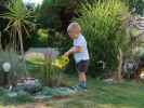 Nils im Garten meiner Eltern