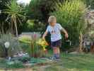 Nils im Garten meiner Eltern