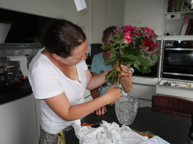 Sabine und Mama im Haus meiner Eltern