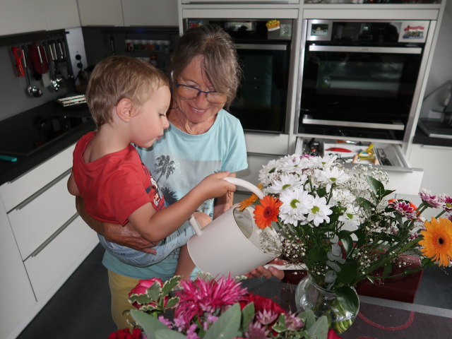 Nils und Mama im Haus meiner Eltern