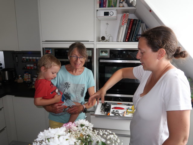 Nils, Mama und Sabine im Haus meiner Eltern