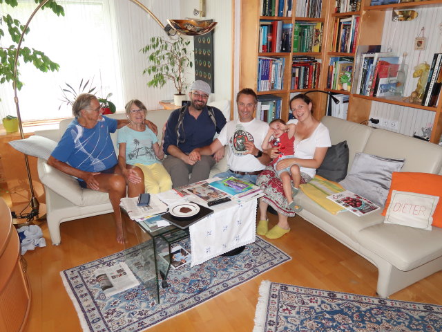 Papa, Mama, Markus, ich, Nils und Sabine im Haus meiner Eltern