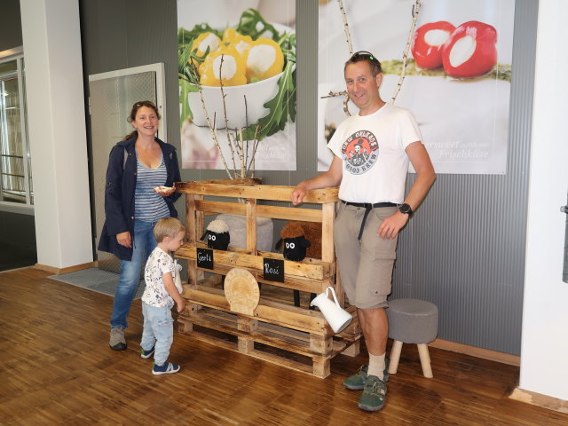 Sabine, Nils und ich in der K&auml;semacherwelt in Heidenreichstein (18. Juli)