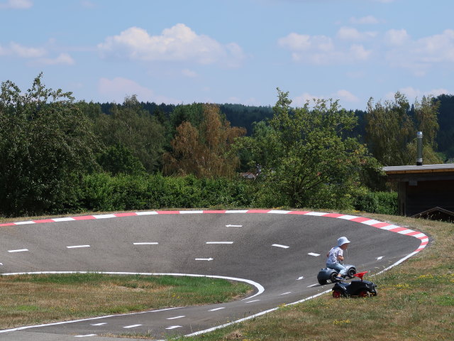 Nils in der K&auml;semacherwelt in Heidenreichstein (18. Juli)