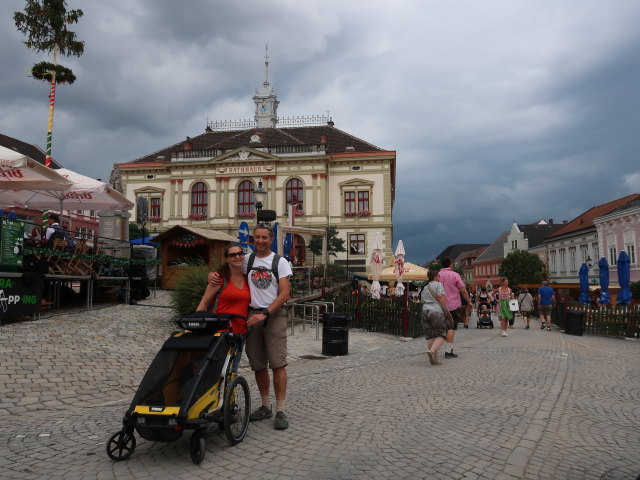 Nils, Sabine und ich am Rathausplatz in Weitra (19. Juli)