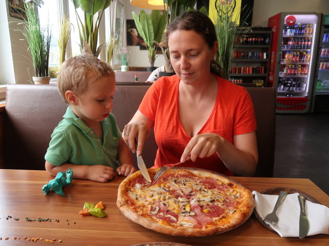 Nils und Sabine in der Pizzeria Milano in Gm&uuml;nd (19. Juli)