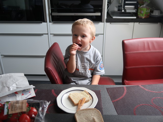 Nils im Haus meiner Eltern