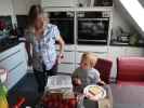 Mama und Nils im Haus meiner Eltern