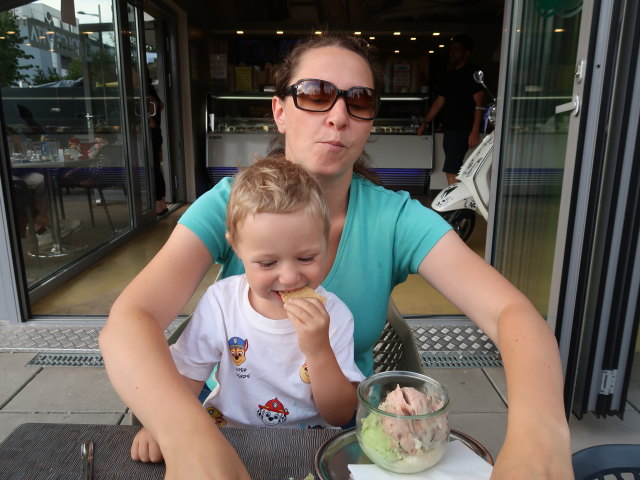 Nils und Sabine im Eissalon Dolce Vita
