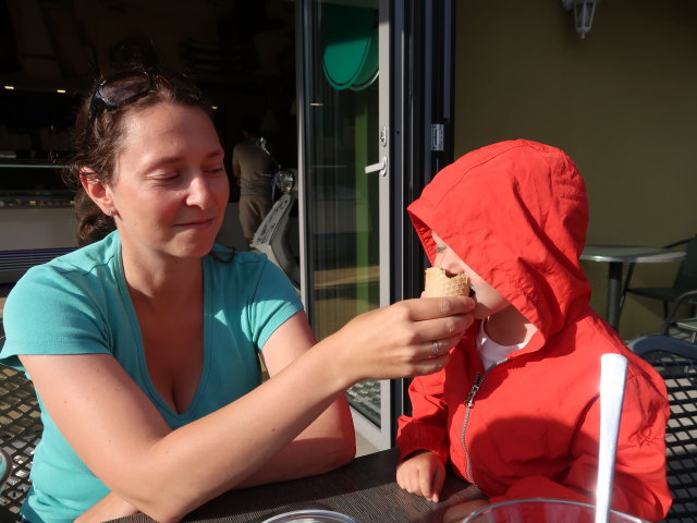 Sabine und Nils im Eissalon Dolce Vita