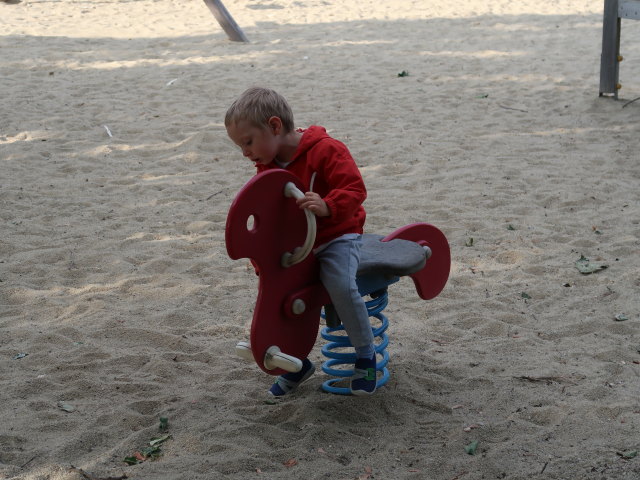 Nils am Spielplatz Josef-Gr&ouml;ssing-Park