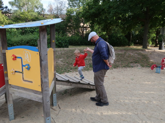 Nils und Markus am Spielplatz Josef-Gr&ouml;ssing-Park