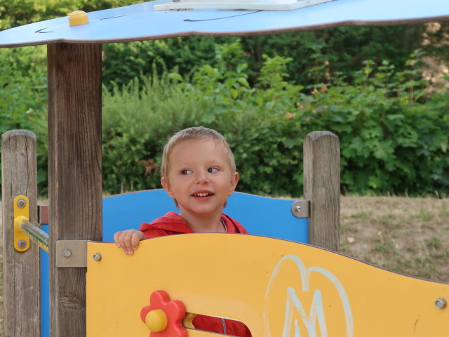 Nils am Spielplatz Josef-Gr&ouml;ssing-Park