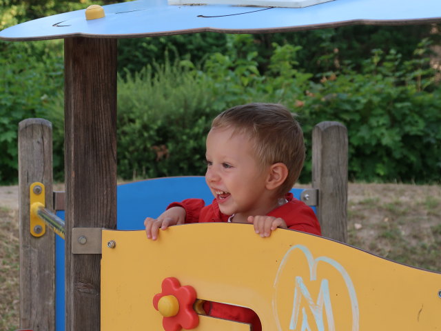 Nils am Spielplatz Josef-Gr&ouml;ssing-Park