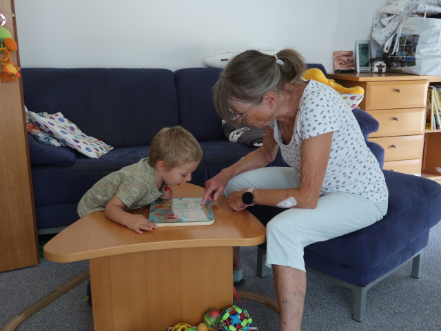 Nils und Mama in unserer Wohnung
